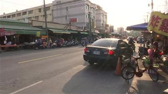 驚險路段車禍頻傳　路人騎士慘遭撞飛