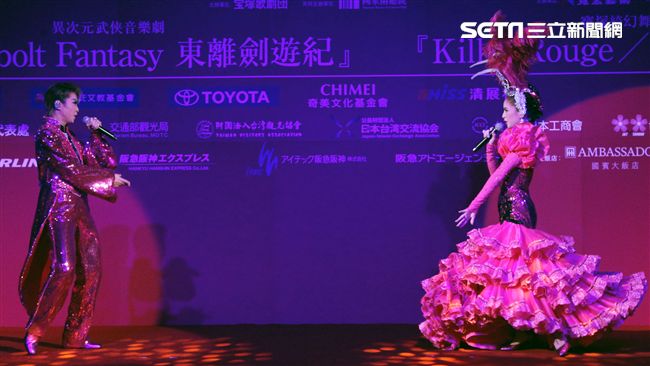 日本寶塚歌劇第三次台灣公演「東離劍遊記」，星組首席明星紅悠智露、星組首席娘役綺咲愛里
、星組禮  真琴出席記者會。（記者邱榮吉/攝影）