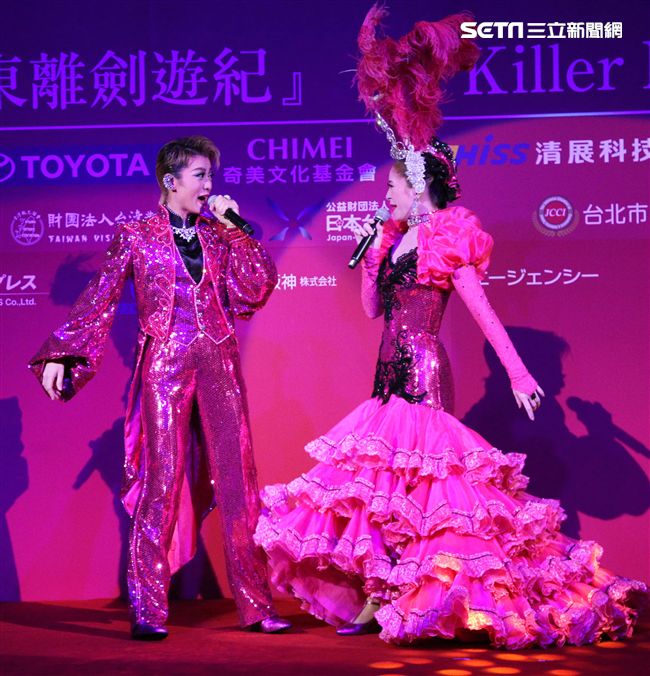 日本寶塚歌劇第三次台灣公演「東離劍遊記」，星組首席娘役綺咲愛里、星組禮  真琴出席記者會。（記者邱榮吉/攝影）