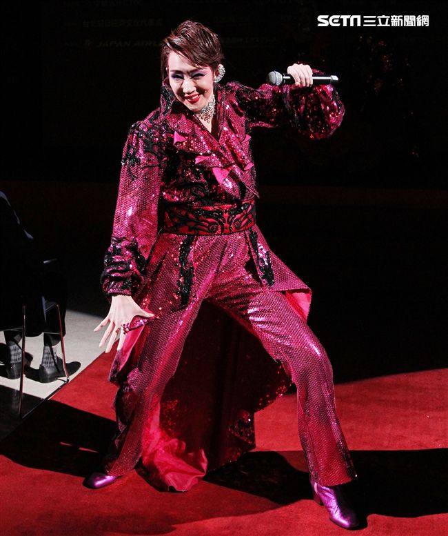 日本寶塚歌劇第三次台灣公演「東離劍遊記」，星組首席明星紅悠智露。（記者邱榮吉/攝影）