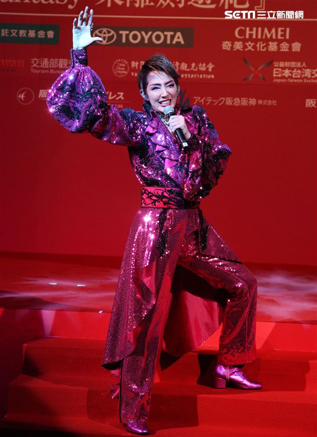 日本寶塚歌劇第三次台灣公演「東離劍遊記」，星組首席明星紅悠智露。（記者邱榮吉/攝影）