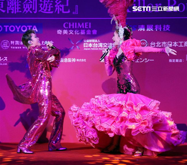 日本寶塚歌劇第三次台灣公演「東離劍遊記」，星組首席娘役綺咲愛里、星組禮  真琴出席記者會。（記者邱榮吉/攝影）