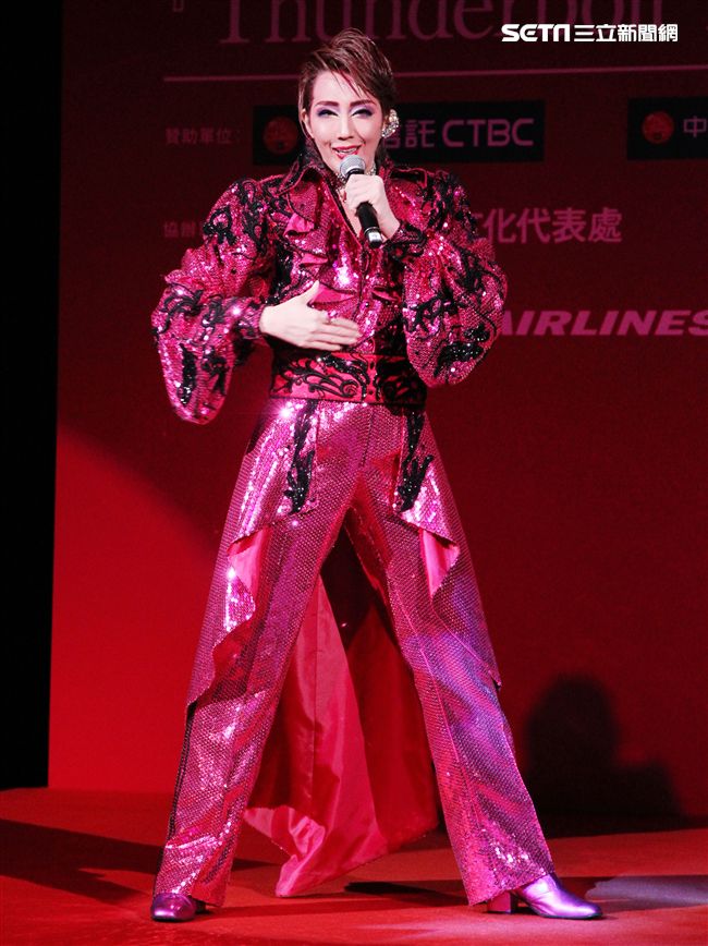 日本寶塚歌劇第三次台灣公演「東離劍遊記」，星組首席明星紅悠智露。（記者邱榮吉/攝影）