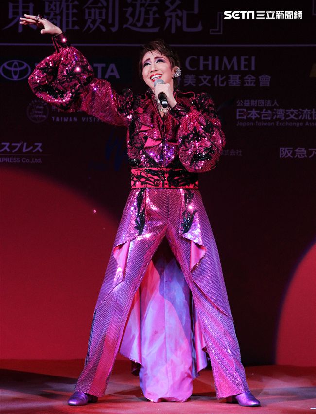 日本寶塚歌劇第三次台灣公演「東離劍遊記」，星組首席明星紅悠智露。（記者邱榮吉/攝影）