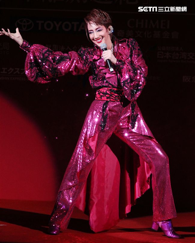 日本寶塚歌劇第三次台灣公演「東離劍遊記」，星組首席明星紅悠智露。（記者邱榮吉/攝影）