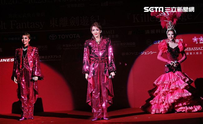 日本寶塚歌劇第三次台灣公演「東離劍遊記」，星組首席明星紅悠智露、星組首席娘役綺咲愛里
、星組禮  真琴出席記者會。（記者邱榮吉/攝影）