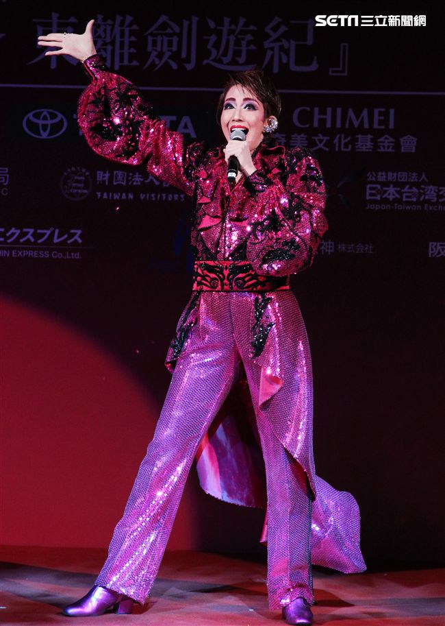 日本寶塚歌劇第三次台灣公演「東離劍遊記」，星組首席明星紅悠智露。（記者邱榮吉/攝影）