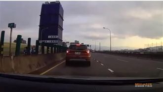 影／忍不住按重播！這車禍讓網友笑翻