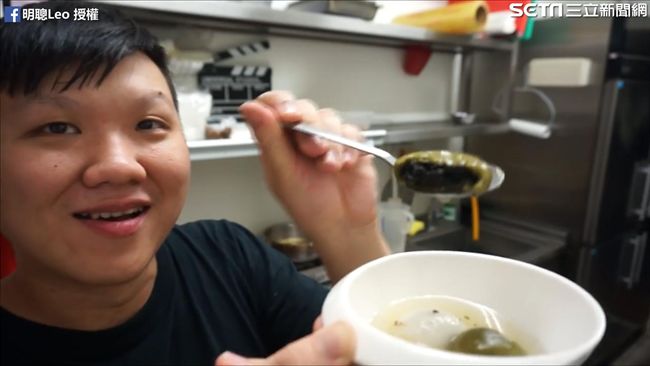 綠油油！教你自製抹茶口味芝麻湯圓