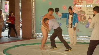 尬140公斤相撲　柯P：真打用腳踹