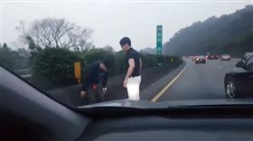 國道,攔車,丟臉,噴裝,窩囊,狼狽,爆料公社　圖／翻攝自臉書爆料公社官網