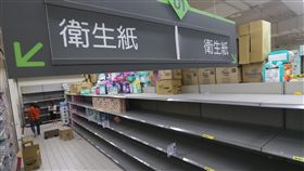 業者：知名品牌衛生紙熱銷　供貨無虞國內衛生紙價格喊漲，引發民眾搶購熱潮。台北市消保官2日會同商業處，前往連鎖量販店稽查衛生紙供貨情形，業者表示，知名品牌衛生紙較熱銷（圖），供貨無虞。中央社記者徐肇昌攝　107年3月2日