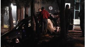 12歲少年無照載友人時速飆140公里失控自撞，5名友人全罹難他奇蹟只有輕傷。（圖／翻攝Diario de México）