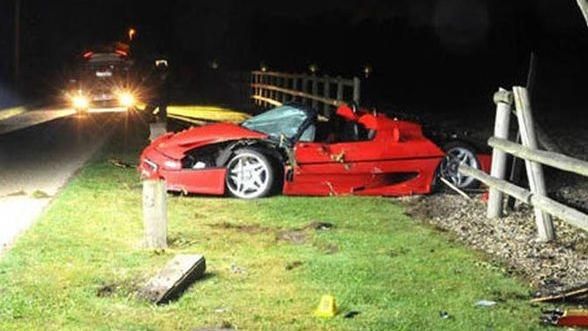 興奮試坐法拉利　男童剛上路車禍慘死