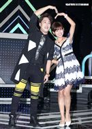 華視「天生王牌」第二季節目首錄多了「兒童歌唱比賽」項目，余祥銓、米可白同時加入主持行列。（記者邱榮吉/攝影）