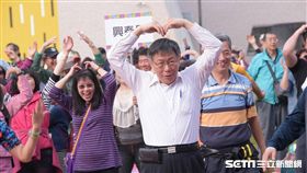 柯文哲親山健行做操 北市府提供