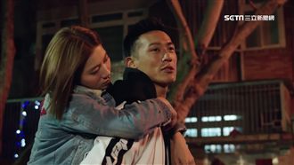 已讀不回的戀人頻放閃　偷親熊抱全來