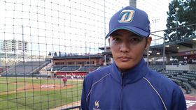 王維中速球威猛 滑球曲球變速球也拿手首位效力韓職的台灣左投王維中受訪表示，包括滑球、曲球與變速球也是他的拿手武器。中央社記者曹宇帆洛杉磯攝  107年2月27日