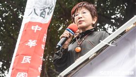 反年改抗議民眾聚集立法院外圍青島東路靜坐抗議，前國民黨主席洪秀柱二度前往探視。 圖／記者林敬旻攝