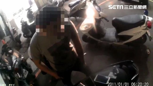 為見女友毒品一口吞　警忍臭找「屎」