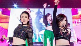 中國娃娃，貝兒跟娃娃。(圖/翻攝自臉書)