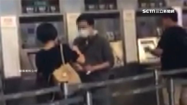 看準民眾掏錢買票　借錢哥台鐵討零錢