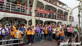 市議員戴錫欽陪弱勢搭渡輪 研究室提供