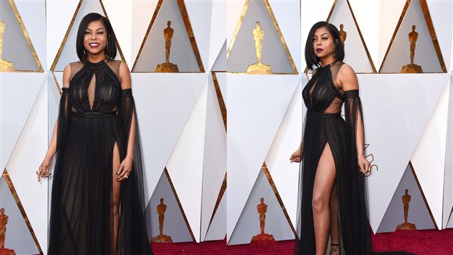 女星禮服上下都開洞　手遮私處防走光