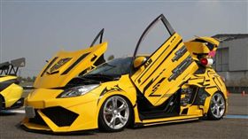 車訊網／日式改裝組選美冠軍　變形金剛二代Mazda 3