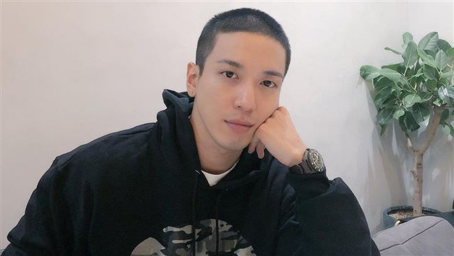 鄭容和曬剃頭照告別！粉絲送行哭紅眼