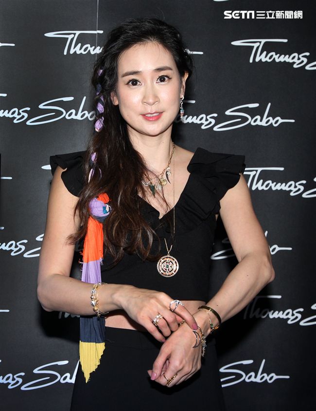 首都客運千金李晶晶被爆有小鮮肉新歡，（5）日在出席飾品活動時心情完全不受之前婚變的影響。（記者邱榮吉/攝影）