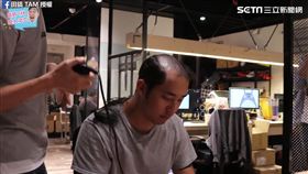 被好友用電剪惡整。（圖／翻攝自田鎬 TAM臉書）
