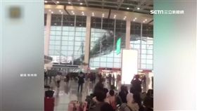 大風作怪! 江西南昌機場裝飾被吹壞