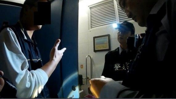 來自廁所的呻吟？　毒蟲看謎片警闖入