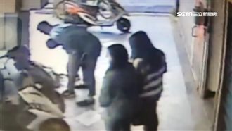 好友反目成仇　街頭刀捅撞柱嚇壞路人