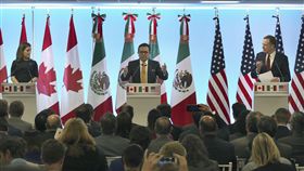 2018年3月5日星期一墨西哥城舉行的關於第七輪北美自由貿易協定重新談判的聯合新聞發布會上發表講話。／（圖／美聯社／達志影像）