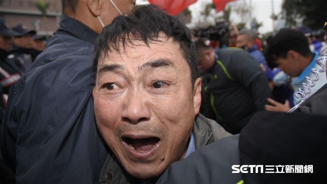 持國旗衝第一　繆德生反獨照感動網友