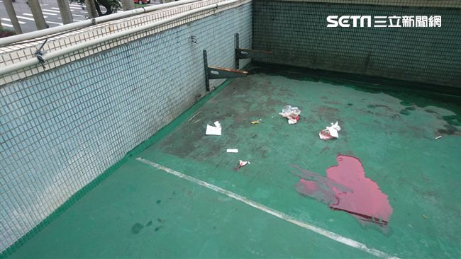 悲！男童疑為手機與母吵架到校墜樓亡