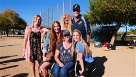 ▲中信兄弟總教練Cory Snyder（史耐德）全家在亞歷桑納春訓時合影。（圖／取自中信兄弟Fans Club）