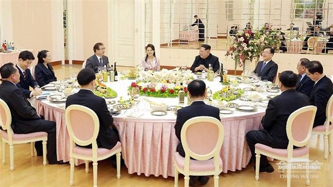 偕妻見南韓代表　金正恩達成滿意共識