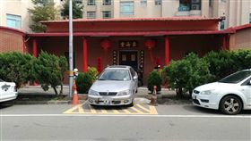 新竹,停車,祖先,宗祠,門口,住人行道,違規,開罰（圖／翻攝自新竹爆料公社）https://www.facebook.com/groups/SeeZhubei/permalink/2002505833303319/