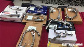 防喝到鉛水傷身  買水龍頭認此3標消基會公布與標檢局合作抽驗10件飲水用水龍頭，品質全合格；仍提醒選購貼有「商品檢驗標識」及本體有無鉛「LF」、包裝有「飲水用」字樣產品，以防喝到鉛水傷身體。（消基會提供）中央社記者楊淑閔傳真  107年3月6日