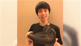 ▲羽生結弦拿出自己的戰靴拍賣做公益。（圖／翻攝自日本奇摩拍賣）
