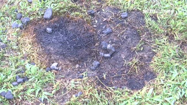 「銅梁火龍」璀璨後　校園草皮慘燒黑