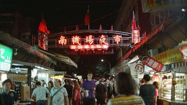 騎車閒晃起口角　竟持刀猛刺夜市攤販