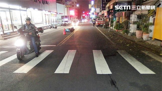 他騎車眼花撞行人　阿伯左耳流血失聰
