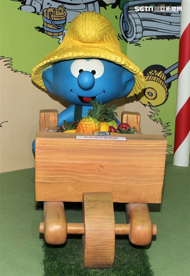 風迷全球比利時藍色小精靈村莊，體驗藍色小精靈的世界，藍色皮膚白色褲子身高只有三個蘋果高，據說他們都超過百歲了，超可愛的。（記者邱榮吉/攝影）