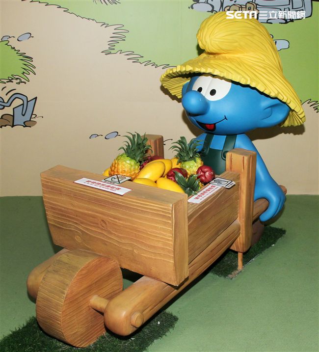 風迷全球比利時藍色小精靈村莊，體驗藍色小精靈的世界，藍色皮膚白色褲子身高只有三個蘋果高，據說他們都超過百歲了，超可愛的。（記者邱榮吉/攝影）