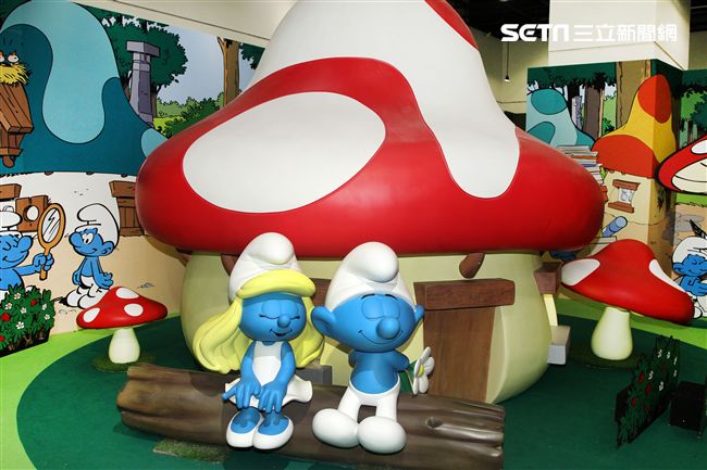 風迷全球比利時藍色小精靈村莊，體驗藍色小精靈的世界，藍色皮膚白色褲子身高只有三個蘋果高，據說他們都超過百歲了，超可愛的。（記者邱榮吉/攝影）