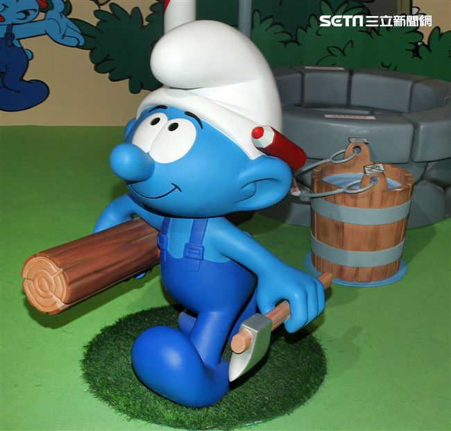 風迷全球比利時藍色小精靈村莊，體驗藍色小精靈的世界，藍色皮膚白色褲子身高只有三個蘋果高，據說他們都超過百歲了，超可愛的。（記者邱榮吉/攝影）